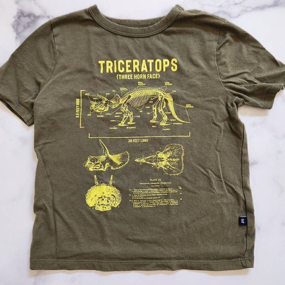 Gap boys 6-7 year army green triceratops dinosaur short sleeve t-shirt